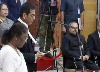 जस्टिस डीवाई चंद्रचूड़ बने भारत के 50वें मुख्य न्यायाधीश, राष्ट्रपति द्रौपदी मुर्मू ने दिलाई शपथ Justice DY Chandrachud