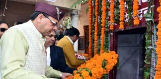 सीएम धामी ने राज्य स्थापना दिवस पर शहीद स्थल कचहरी में उत्तराखंड राज्य आंदोलनकारी शहीदों को दी श्रद्धांजलि CM Dhami pays tribute to the martyrs