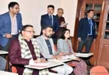 श्रोता बनकर अचानक चिंतन शिविर में पहुंचे सीएम धामी, पीछे बैठकर सुनने लगे अधिकारियों विचार CM Dhami suddenly reached Chintan Shivir