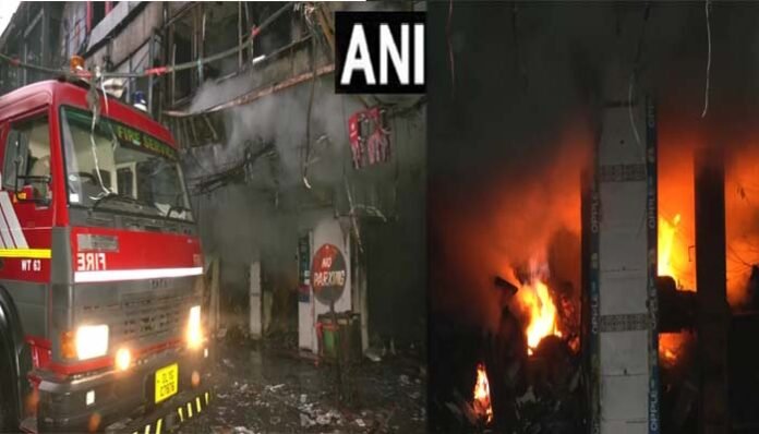 Fire-broke-out-in-Chandni-C Fire broke out in Chandni Chowk's Bhagirath Palace Market