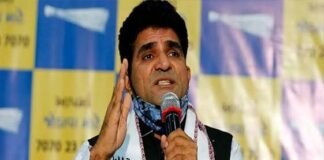 गुजरात विधानसभा चुनाव : आम आदमी पार्टी ने गुजरात में अपना सीएम कैंडिडेट किया घोषित Ishudan Gadhvi will be your CM candidate in Gujarat.
