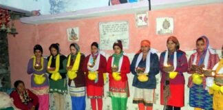 बैकुंठ चतुर्दर्शी पर्व पर थानेश्वर महादेव मंदिर में 6 निसंतान दंपतियों ने किया ‘खड़ दीया’ अनुष्ठान Khad Diya thaneshwar mandir