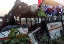 उत्तराखंड में स्कूली बस और ट्रक की टक्कर में दो की मौत, कई छात्राएं घायल, सीएम धामी ने मजिस्ट्रियल जांच के दिए आदेश Sitarganj school bus accident