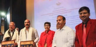 वरिष्ठ रंगकर्मी विमल बहुगुणा व सामाजिक कार्यकर्ता संजय कुमार फौजी को किया सम्मानित Vimal Bahuguna and Sanjay Kumar Fauji honored