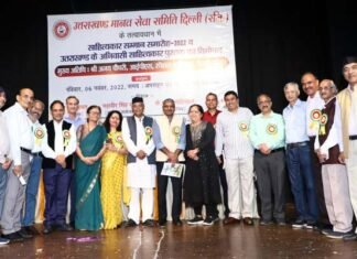 दिल्ली में उत्तराखण्ड के साहित्यकार हुए सम्मानित, ‘उत्तराखंड के अनिवासी साहित्यकार’ पुस्तक का किया विमोचन Writers of Uttarakhand honored in Delhi