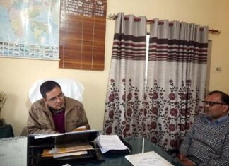 नशा उन्मूलन प्रभारी चमोला ने डायट प्राचार्य लक्ष्मण सिंह दानू से की मुलाकात