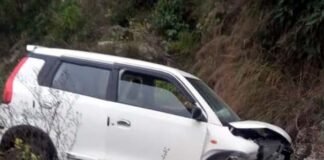 दिल्ली से उत्तराखंड जा रहे यात्रियों की कार हुई हादसे का शिकार car-accident-near-devprayag