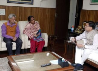 छावला केस की पीड़िता के माता-पिता से मिले सीएम धामी, बोले- बेटी को न्याय दिलाने के लिए हर संभव प्रयास करेगी उत्तराखंड सरकार cm dhami mets with kiran negi parants