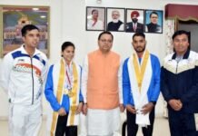 नेशनल रिकॉर्ड धारी सीमांत चमोली की बेटी मानसी नेगी एवं सूरज पंवार को मुख्यमंत्री ने किया सम्मानित Chief Minister honored Mansi Negi and Suraj Panwar