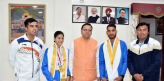 नेशनल रिकॉर्ड धारी सीमांत चमोली की बेटी मानसी नेगी एवं सूरज पंवार को मुख्यमंत्री ने किया सम्मानित Chief Minister honored Mansi Negi and Suraj Panwar