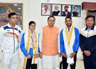 नेशनल रिकॉर्ड धारी सीमांत चमोली की बेटी मानसी नेगी एवं सूरज पंवार को मुख्यमंत्री ने किया सम्मानित Chief Minister honored Mansi Negi and Suraj Panwar