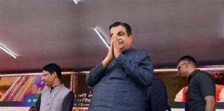 केंद्रीय परिवहन मंत्री नितिन गडकरी की कार्यक्रम के दौरान मंच पर बिगड़ी तबीयत, पहले भी हो गए थे बेहोश Union Transport Minister Nitin Gadkari