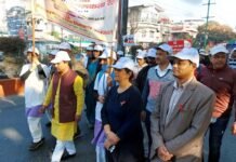 विश्व एड्स दिवस पर दून में निकाली जागरूकता रैली, उत्तराखंड में HIV संक्रमण की दर में कमी अच्छे संकेतः डॉ. धन सिंह रावत Awareness rally organized in Doon on World AIDS Day, Health Minister flagged off