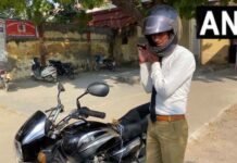 10वीं के छात्र ने बनाया अनोखा हेलमेट, जिसको लगाते ही स्टार्ट होगी बाइक, उतारते ही बंद हो जाता है इंजन Bike Will Stop As Soon As The Helmet Is Removed
