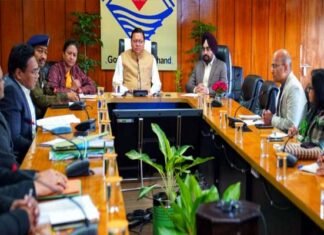 कोरोना को लेकर सीएम धामी ने ली हाई लेवल मीटिंग, बूस्टर डोज लगाने को लेकर अभियान चलाने, जीनोम सिक्वेंसिंग सहित दिए ये निर्देश CM Dhami held a meeting regarding Corona