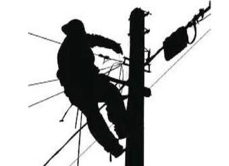 पौड़ी गढ़वाल: बिजली के पोल से गिरकर गंभीर रूप से घायल हुआ संविदा कर्मी Man seriously injured after falling from electric pole