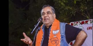 फिल्म अभिनेता परेश रावल के खिलाफ मुकदमा दर्ज, गुजरात चुनाव में बंगालियों पर की थी विवादित टिप्पणी