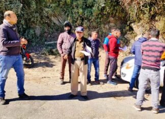 पौड़ी में चलाया गया वाहन चैकिंग अभियान, एमवी एक्ट के तहत किये 63 हजार से ज्यादा के 21 चालान Vehicle checking campaign
