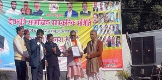 चमोला हुए सम्मानित चमोला हुए सम्मानित