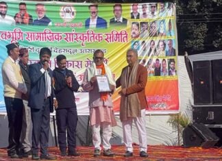 चमोला हुए सम्मानित चमोला हुए सम्मानित