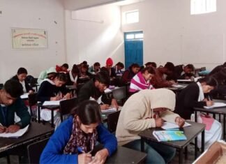 देवप्रयाग महाविद्यालय में आयोजित सामान्य ज्ञान प्रतियोगिता में संदीप खवास रहे प्रथम devprayag college gk competition