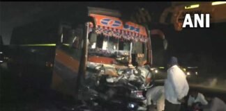 बस चालक को हार्ट अटैक आने से भीषण सड़क हादसा, कार से टक्कर में 9 लोगों की मौत, 30 से ज्यादा घायल