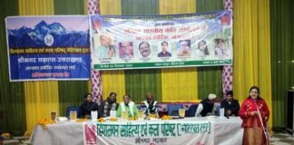 श्रीनगर गढ़वाल में आयोजित अखिल भारतीय कवि सम्मेलन में कवियों ने दी शानदार प्रस्तुतियां, एशियन चैंपियनशिप में स्वर्ण पदक विजेता आर्यन व देवांश को किया सम्मानित Gold medalist Aryan and Devansh honored in Asian Championship