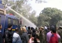 जोर आजमाइश: दिल्ली में कड़ाके की ठंड में भाजपा और आप की जंग जारी, 3 दिन पहले सदन में हुई थी हाथापाई BJP and AAP leaders clashed in Delhi