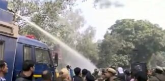 जोर आजमाइश: दिल्ली में कड़ाके की ठंड में भाजपा और आप की जंग जारी, 3 दिन पहले सदन में हुई थी हाथापाई BJP and AAP leaders clashed in Delhi