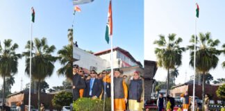 Republic Day 2023: सीएम धामी ने मुख्यमंत्री आवास और भाजपा कार्यालय में फहराया राष्ट्रीय ध्वज, दिलाई संविधान की शपथ CM Dhami hoisted the national flag