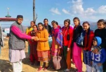 ढोल सागर की थाप से गूंजा पौड़ी के घुसगलीखाल का मकरैंण मेला, रस्साकशी प्रतियोगिता में महिलाओं ने दिखाया दमखम