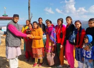 ढोल सागर की थाप से गूंजा पौड़ी के घुसगलीखाल का मकरैंण मेला, रस्साकशी प्रतियोगिता में महिलाओं ने दिखाया दमखम
