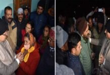 जोशीमठ पहुंचकर मुख्यमंत्री धामी ने भू-धसाव से प्रभावित लोगों से मुलाकात कर सहयोग एवं मदद का दिया आश्वासन Joshimath-affected-families