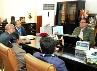 जोशीमठ आपदा पर CM धामी ने की समीक्षा बैठक, विस्थापितों के लिए स्वरोजगार की योजना बनाने के निर्देश Joshimath disaster