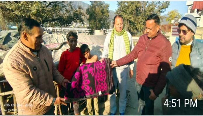 Lions Club Srinagar distributed blankets