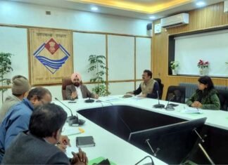 पिरूल को वन उत्पाद की श्रेणी से बाहर किया जायेगा, पिरूल से ब्रिकेट्स बनाकर ईंधन के रूप में उपयोग की सम्भावनाएं तलाशी जाएं : मुख्य सचिव Pirul will be excluded from the category of forest product