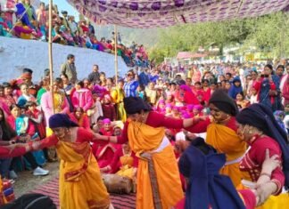माँ भुवनेश्वरी मंदिर सांगुड़ा का इतिहासिक गेंद मेला संपन्न, मनियारस्यूं पट्टी ने जीती गिंदी प्रतियोगिता gend mela maa Bhuvaneshwari Temple Sanguda