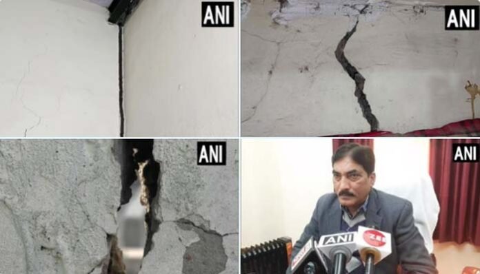 cracks have developed in few houses in Aligarh