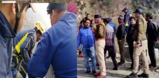दुखद : बेटे की शादी के कार्ड बांटने जा रहे व्यक्ति की कार खाई में गिरी, कार सवार तीनों की मौत