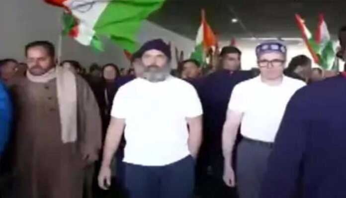 Breach in Rahul Gandhi's security during Bharat Jodo Yatra in Kashmir