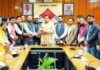 नकल विरोधी कानून पर भाजपा युवा मोर्चा के पदाधिकारियों ने मुख्यमंत्री धामी से मुलाकात कर जताया आभार BJP Yuva Morcha officials met CM Dhami