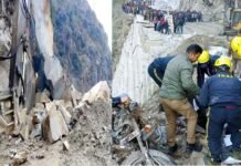 ऋषिकेश-बद्रीनाथ NH पर चट्टान दरकने से मलबे के नीचे दबा बाइक सवार, SDRF ने किया शव बरामद, दो घंटे बाद खुला मार्ग Landslide on Rishikesh-Badrinath NH