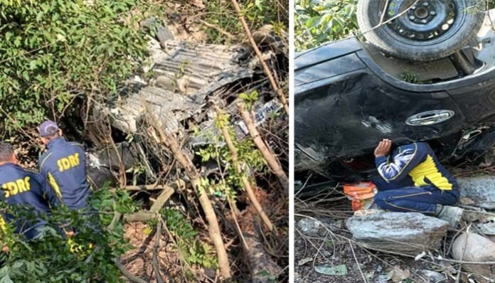 Car-fell-into-ditch-near-Pa Car fell into ditch near Patisain on Pauri Kotdwar