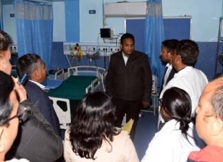 चम्पावत ज़िले के भ्रमण पर गए स्वास्थ्य सचिव डॉ. आर राजेश कुमार ने लिया स्वास्थ्य व्यवस्थाओं का जायजा Health Secretary Dr. R. Rajesh Kumar