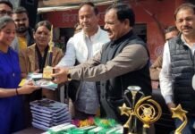 मैराथन प्रतियोगिता के बालिका वर्ग में कविता तथा बालक वर्ग में प्रभु ने मारी बाजी Kavita and Prabhu won the marathon competition organized in Sediakhal