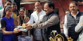 मैराथन प्रतियोगिता के बालिका वर्ग में कविता तथा बालक वर्ग में प्रभु ने मारी बाजी Kavita and Prabhu won the marathon competition organized in Sediakhal