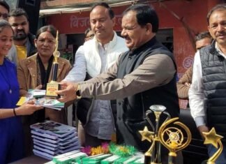 मैराथन प्रतियोगिता के बालिका वर्ग में कविता तथा बालक वर्ग में प्रभु ने मारी बाजी Kavita and Prabhu won the marathon competition organized in Sediakhal