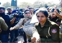 जम्मू-कश्मीर की पूर्व मुख्यमंत्री और पीडीपी नेता महबूबा मुफ्ती को दिल्ली पुलिस ने लिया हिरासत में PDP leader Mehbooba Mufti