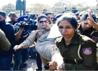जम्मू-कश्मीर की पूर्व मुख्यमंत्री और पीडीपी नेता महबूबा मुफ्ती को दिल्ली पुलिस ने लिया हिरासत में PDP leader Mehbooba Mufti