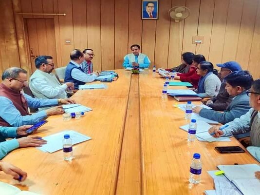 उत्तराखंड शिक्षा विभाग में शीघ्र होंगे शिक्षकों के प्रमोशन, शिक्षक संगठनों के साथ बैठक में पदोन्नति पर बनी सहमति Promotion of teachers in uttarakhand